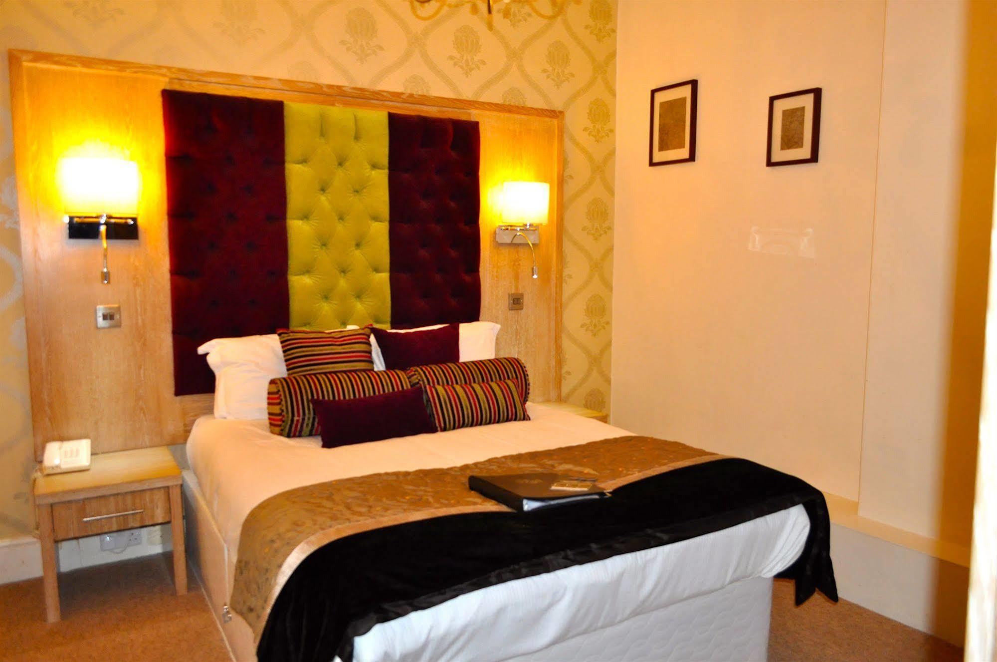 The Angel Inn Hotel برشور المظهر الخارجي الصورة
